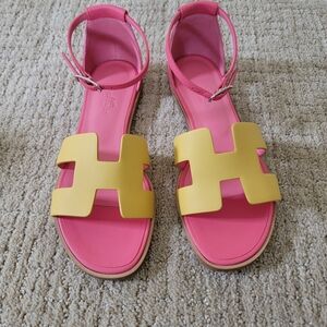 NEW Hermes Calfskin Santorini Sandals In Jaune/Sable Rose, Size 36